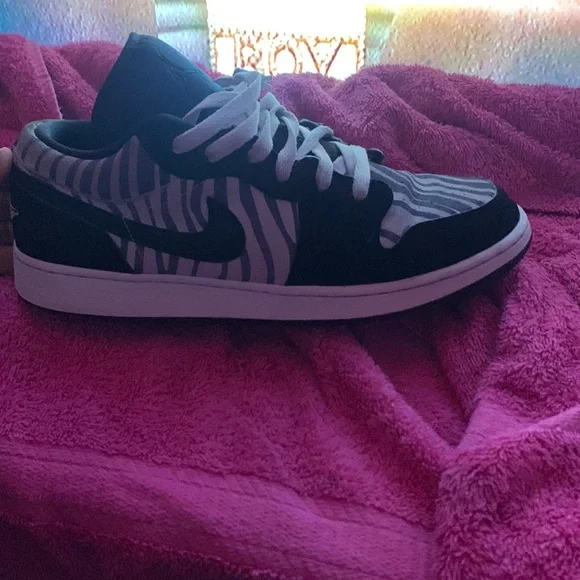 Jordan low zebra (GS)